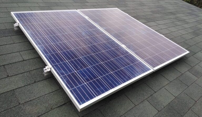 Instalación de paneles solares en Sants elena